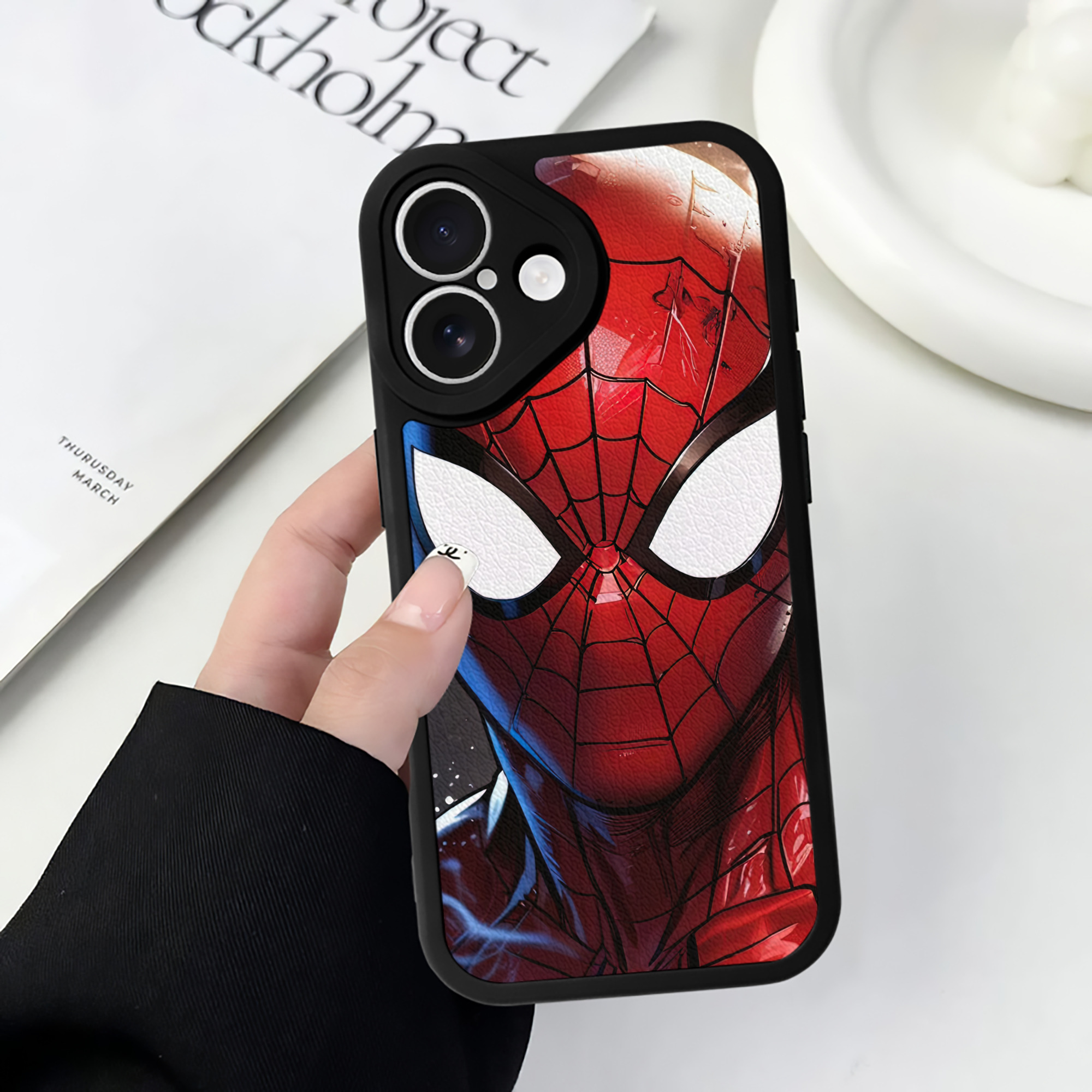 （画像用） Spider Man スパイダーマン 【iPhone 16シリーズ対応】シリコンスマホケース（レザー調） 材質：シリコン